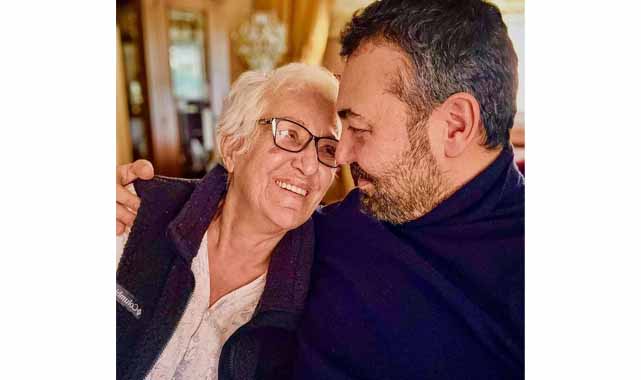 Hünel kardeşler anneleri için dua istedi