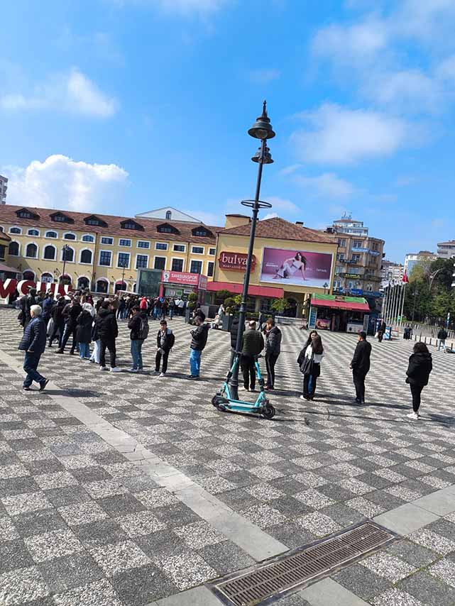 Samsunspor - Galatasaray maçı biletleri satışta! Bilet için uzun kuyruk