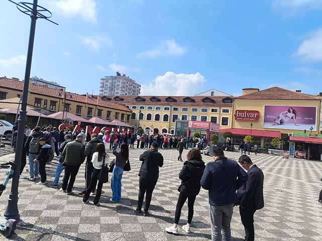 Samsunspor - Galatasaray maçı biletleri satışta! Bilet için uzun kuyruk