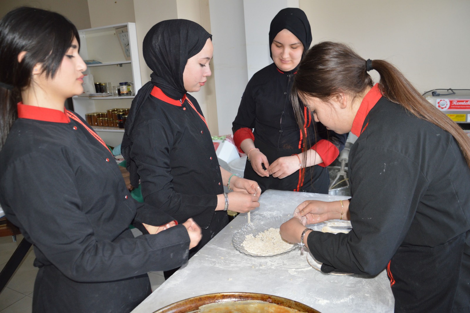 Samsun'da genç şef adayları Hüseyin Şipal ile yöresel yemekler yaptı!