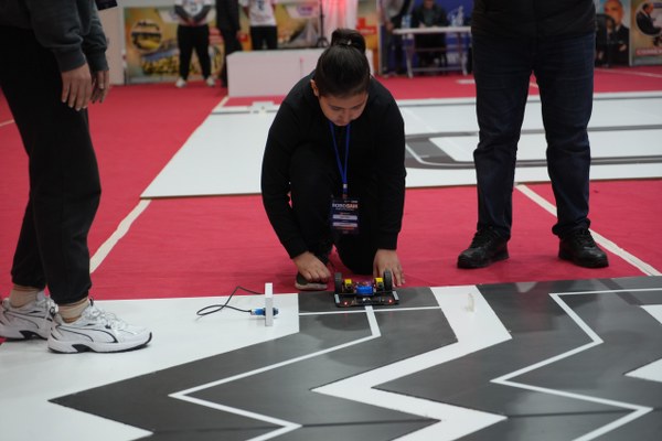 Samsun'da robot yarışma! 250 öğrenci yarıştı