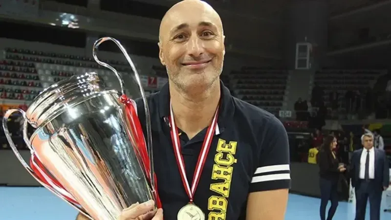 Fenerbahçe yeni hocasını duyurdu! "Ailemize yeniden hoşgeldin"