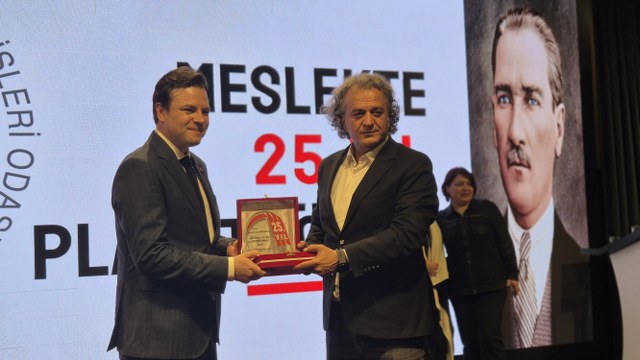 Samsun'da Harita ve Kadastro Mühendisleri Odasından meslekte 25 yılı dolduranlara plaket