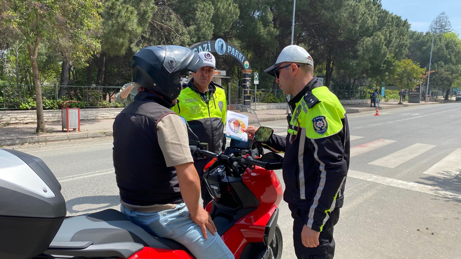 Samsun’da Trafik Güvenliği Haftası’nda sürücülere bilgilendirme ve broşür!