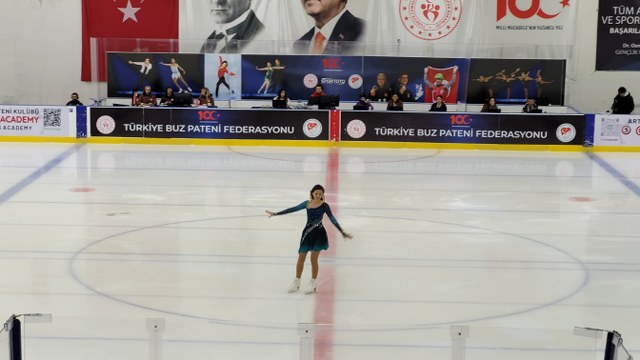 Samsun'da Artistik Buz Pateni Amatörler Yarışması bitti