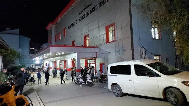 Geziye giden lise öğrencileri zehirlenerek hastaneye kaldırıldı