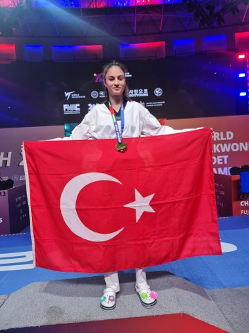 Milli sporcu Sena Yılmaz, taekwondoda dünya şampiyonu