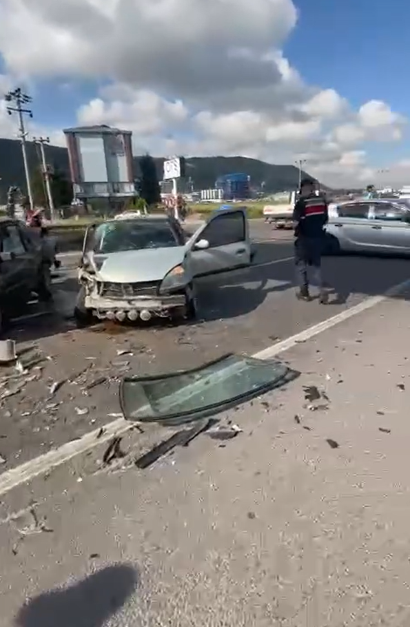 Yalova’da korkunç kaza! Zincirleme kazada çok sayıda yaralı var