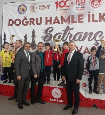 Karadeniz İlkokulu Doğru Hamle İlkadım Satranç Turnuvası'nı kazandı