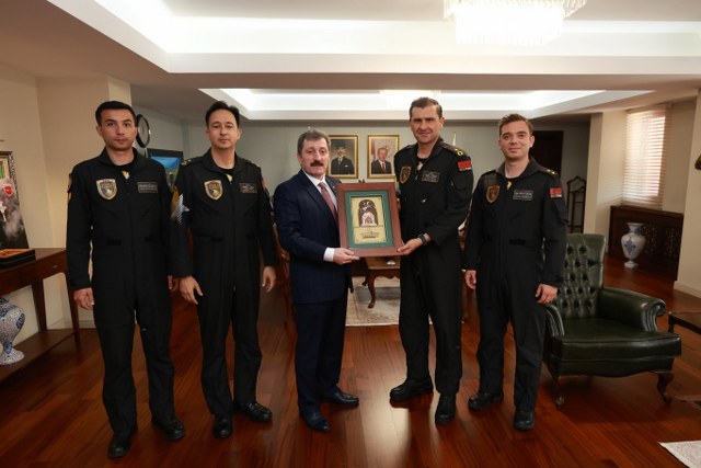 SOLOTÜRK ve Türk Yıldızlarından Samsun Valisi Orhan Tavlı'ya ziyaret