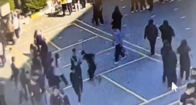 Lisede dehşet! Arkadaşını bıçakladı