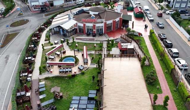 İlkadım'da Ihlamur Kafe ve Restoran'da hafta sonunun keyfini çıkarıyorlar