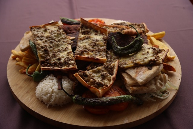 İlkadım'da Ihlamur Kafe ve Restoran'da hafta sonunun keyfini çıkarıyorlar