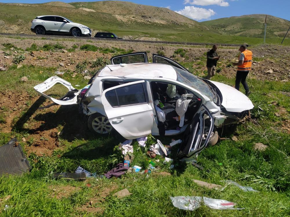 Korkunç trafik kazası! Baba öldü, eşi ve çocuğu yaralandı