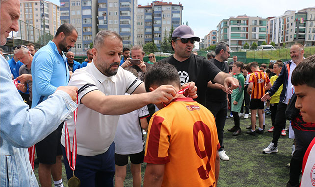 Atakum Belediyespor İlkokullar Arası Futbol Turnuvası'nda şampiyon Mimar Sinan Ortaokulu