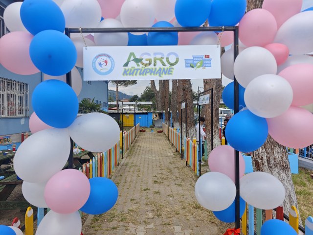 Samsun'un Yakakent ilçesinde açık hava Agro Kütüphanesi açıldı