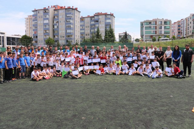 Atakum Belediyesi ilkokullar arası futbol turnuvasının şampiyonu belli oldu