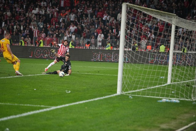 Samsunspor'un galibiyet golünü attı! Muja'dan açıklama