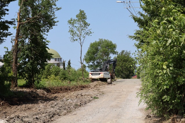 Samsun'da 9 mahalleyi birbirine bağlayan grup yolu çalışması devam ediyor