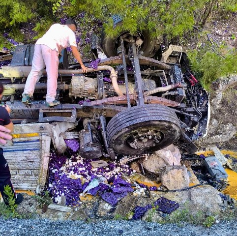 Osman Öztürk,  kamyonun altında kalarak feci şekilde hayatını kaybetti