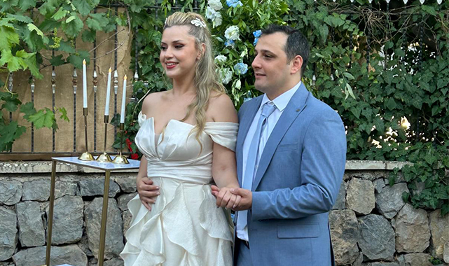 Emre Arslan ve Sevde Şayan çifti Urla'da nişanlandı