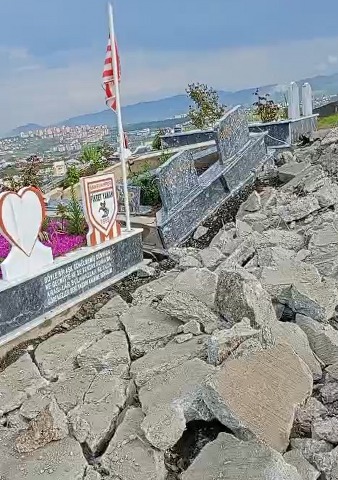 Samsun Büyükşehir Belediyesi Derecik Mezarlığı için harekete geçti! Heyelandan hasar gören mezarlıklar ailelerin eşliğinde düzenlenecek