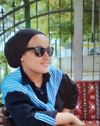 Genç kadın düğüne giderken öldü