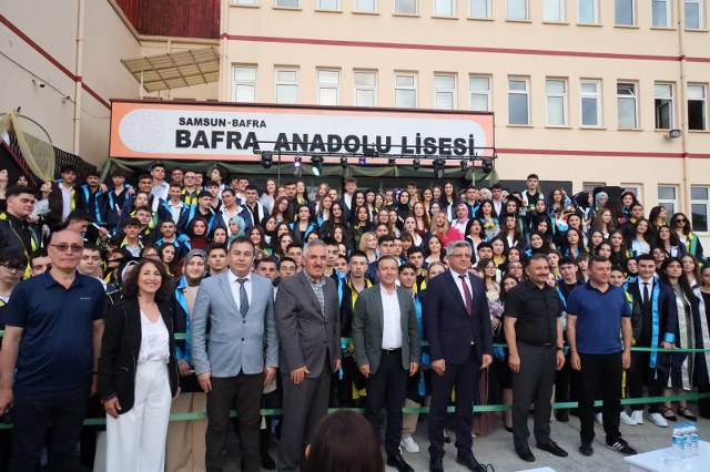 Samsun Bafra Anadolu Lisesi’nde coşkulu mezuniyet töreni