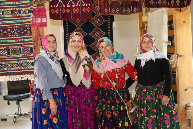 Samsun'da 6 asırlık halı ve kilim dokumacılığı geleceğe taşınıyor