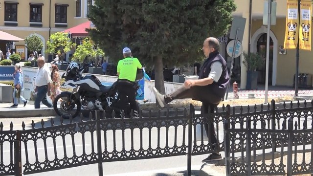 Samsun'da polis bariyerleri aşan yayaların gözünün yaşına bakmadı!