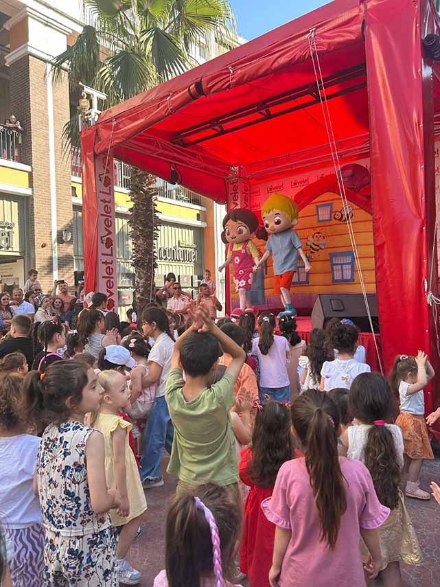 Lovelet AVM'de Niloya rüzgarı