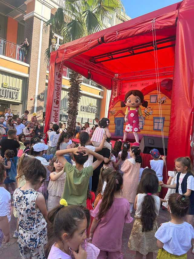 Lovelet AVM'de Niloya rüzgarı