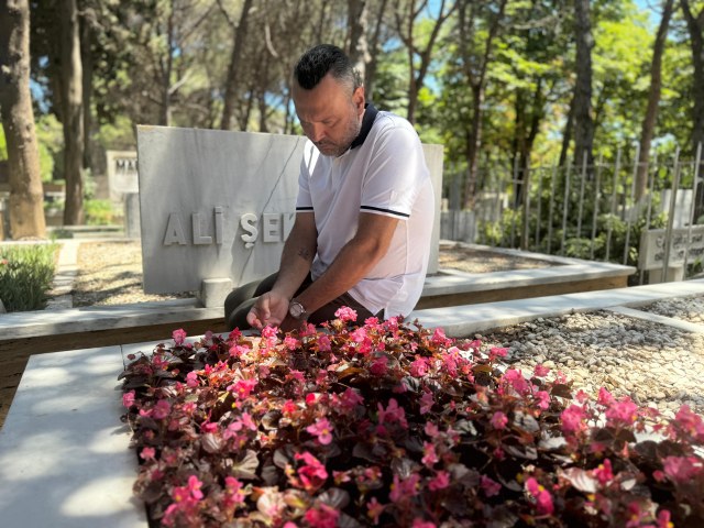 Usta oyuncu Kemal Sunal ölümünün 25. yılında kabri başında anıldı