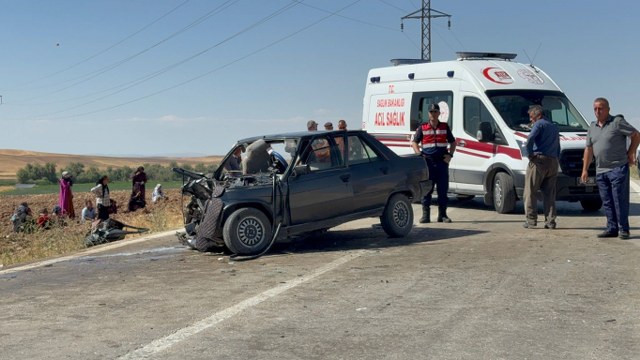 Ankara'da iki araç birbirine girdi! 1 ölü, 4 yaralı