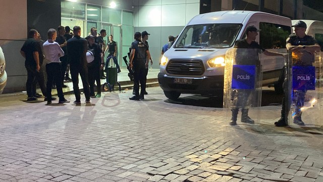 Düğünde taraflar arasında oyun kavgasında bıçaklar konuştu! 25 gözaltı