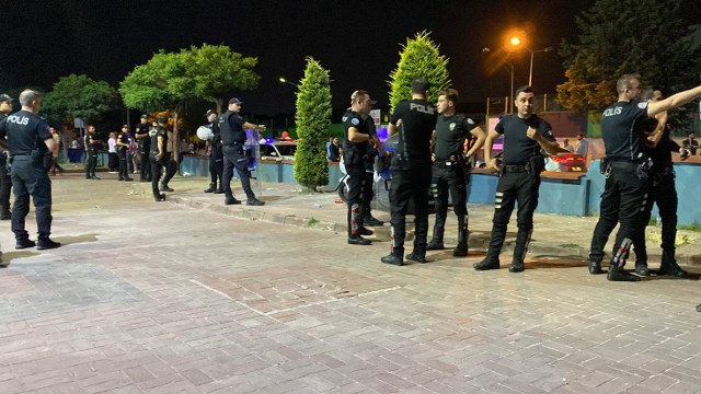 Düğünde taraflar arasında oyun kavgasında bıçaklar konuştu! 25 gözaltı