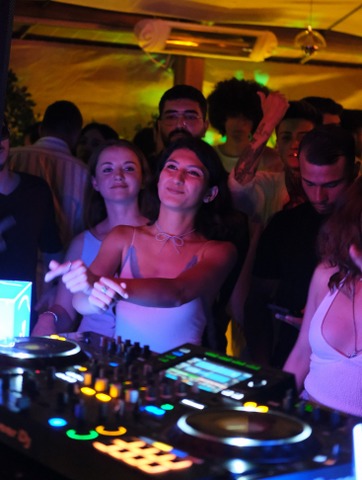 Just Techno'nun Samsun'da klasikleşmiş teras partilerinde Jadeite rüzgarı 