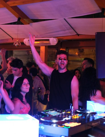 Just Techno'nun Samsun'da klasikleşmiş teras partilerinde Jadeite rüzgarı 