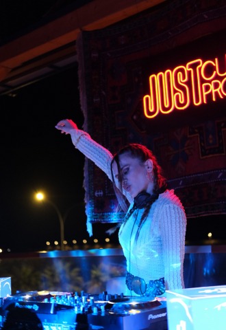 Just Techno'nun Samsun'da klasikleşmiş teras partilerinde Jadeite rüzgarı 