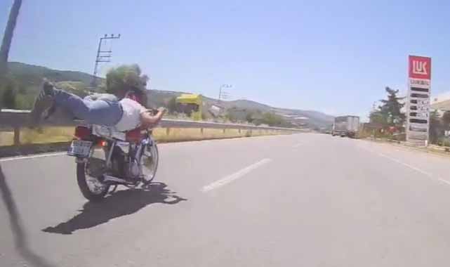 Samsun'da motosikletiyle tehlikeli hareketler yaptı! Cezayı yedi