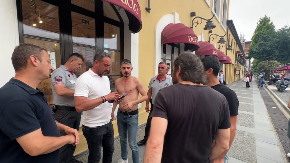 Samsun'da AVM'de Ne bakıyorsun? kavgası! Darp edildi