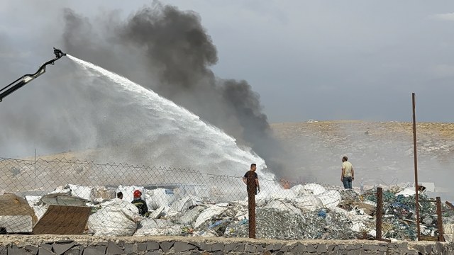Geri dönüşüm fabrikasında yangın