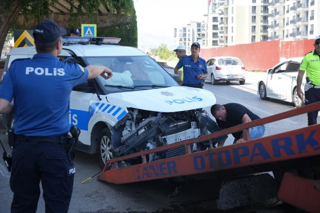 Samsun'da polis aracı kaza ihbarına giderken kaza yaptı