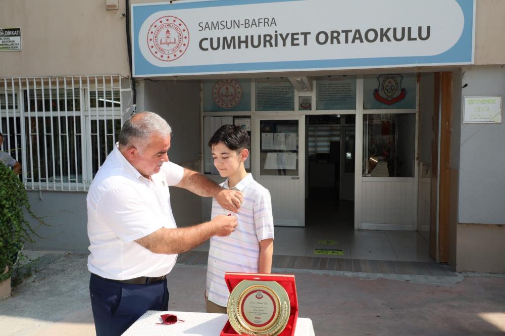 Samsunlu LGS Türkiye birincisi plaket ve altınla ödüllendirildi