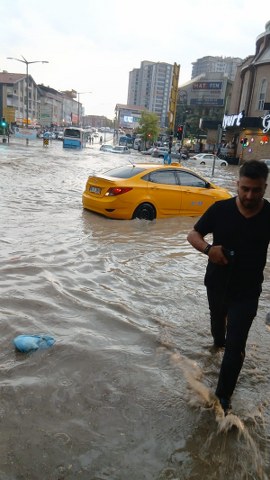 Ankara'da sağanak yağış! Hayat felç oldu