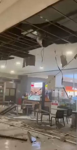 AVM'nin yemek katında asma tavan çöktü! 1 yaralı