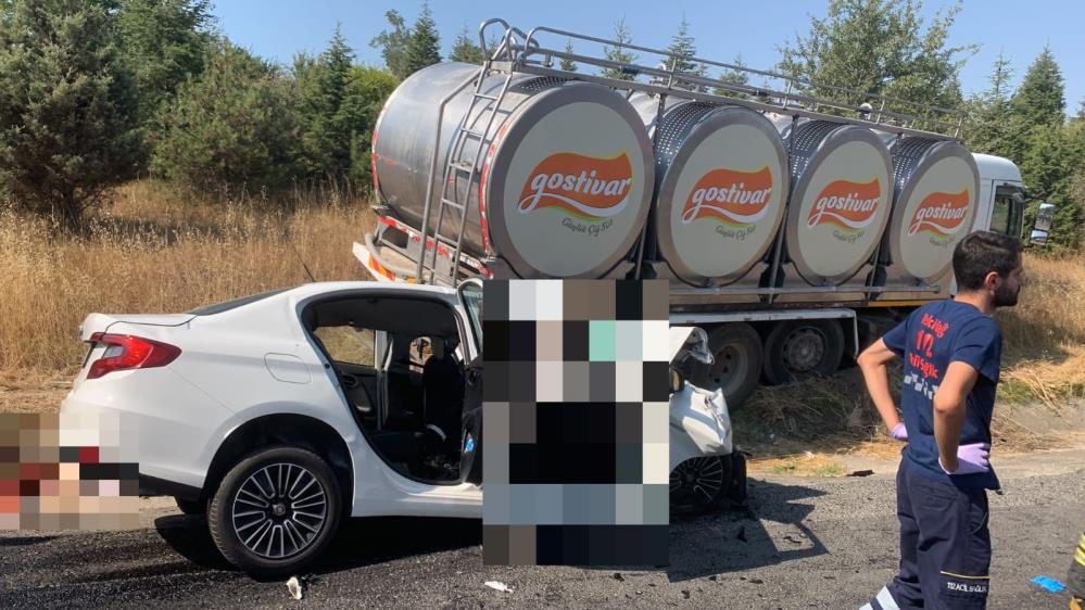 Süt kamyonu ile otomobil çarpıştı! 4 kişi hayatını kaybetti