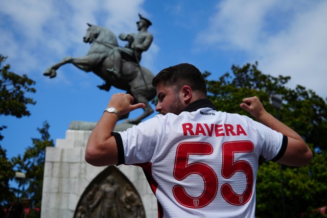 Hukuk öğrencisi Ravera Muhammet Vera Arslan'dan Samsunspor'a kırmızı beyaz şarkı 