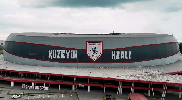 Hukuk öğrencisi Ravera Muhammet Vera Arslan'dan Samsunspor'a kırmızı beyaz şarkı 