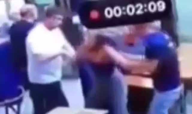 Kadın garsona tokat atan hadsiz müşteri, garsonun hışmına uğradı! Arkasına bakmadan kaçtı